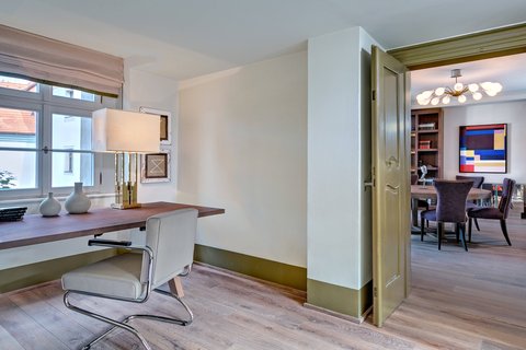 Presidential Suite Study Room