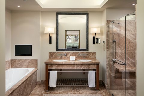Suite Bathroom
