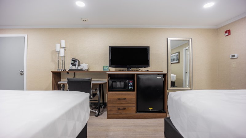1 KING BED NONSMOKING