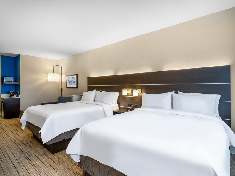 TWO QUEEN BEDS NONSMOKING