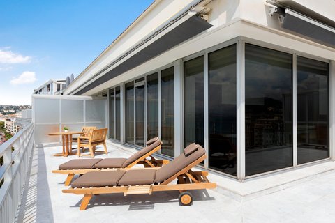 Panoramic Junior Corner Suite - Terrace