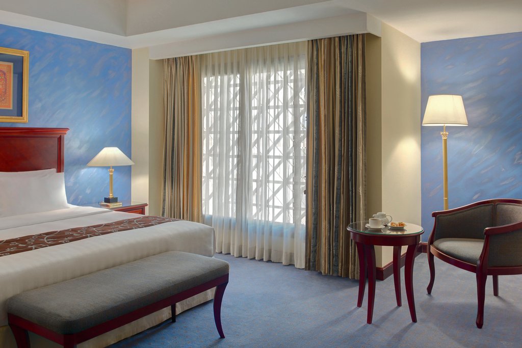New Madinah Hotel Room Type - 1 King 2 Single Corner Suite