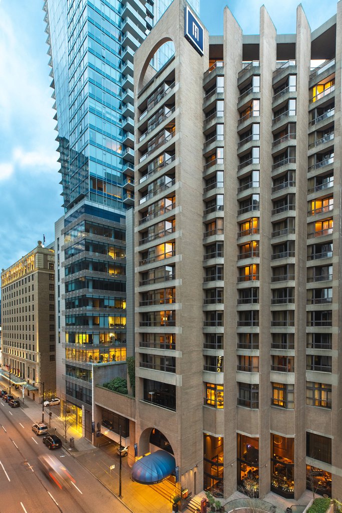 Metropolitan Hotel Vancouver by Marriott - Tap to explore photos