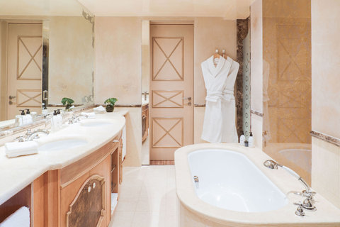 Carlton Penthouse Suite