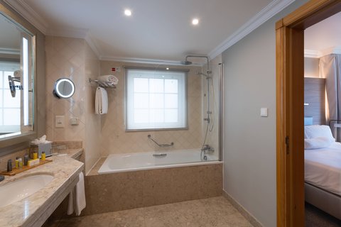 Junior Suite - Bathroom