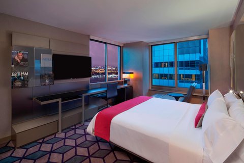 Cool Corner Hudson View Guest Room