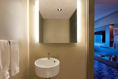 Suite Bathroom