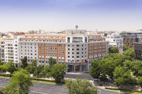 Explore Madrid desde nuestra céntrica localización en Castellana