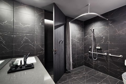 Cozy Accessible Room Bathroom