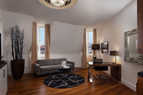 Deluxe Suite Living Room