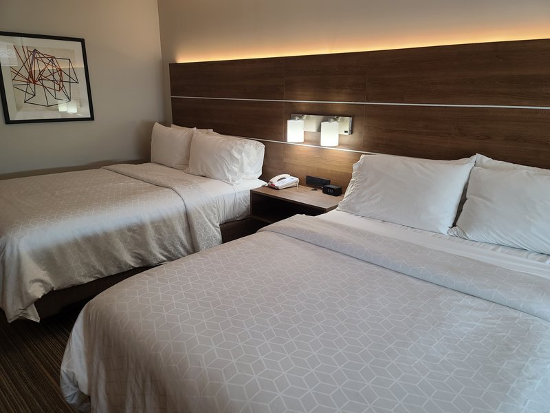 HOLIDAY INN WOODLAND HILLS