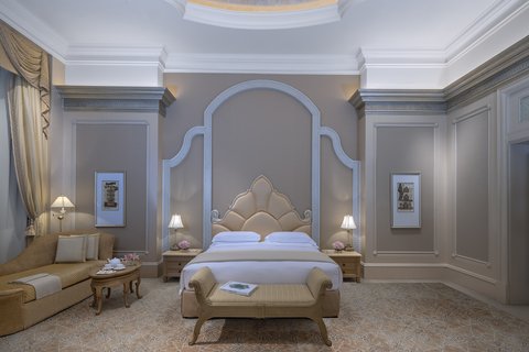 DELUXE PALACE SUITE BEDROOM