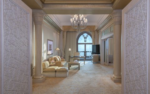 DELUXE PALACE SUITE LIVING ROOM