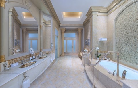 TWO BEDROOM PALACE SUITE BATHROOM