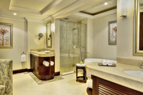 Deluxe Family Room - Bathroom