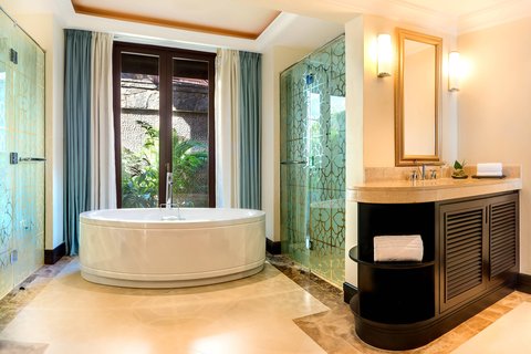 Turtle Bay Junior Suite Bathroom