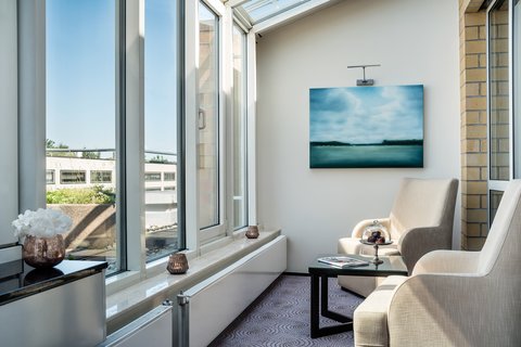 Diplomats Suite Conservatory
