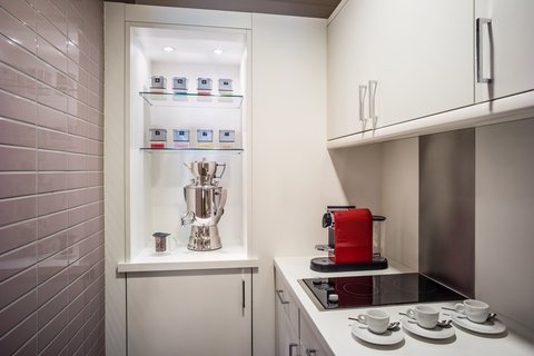 President Suite Kitchenette