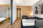 Standard Room, Guest room, 1 King, Street view