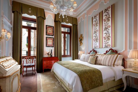 King Giglio Prestige Guest Room