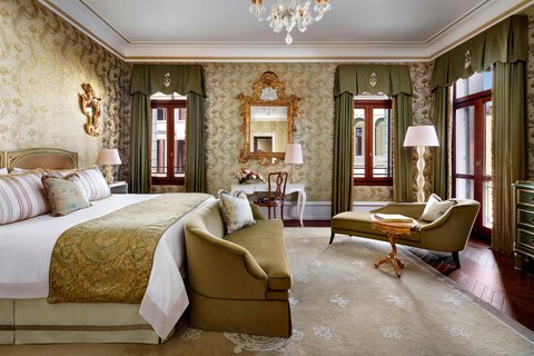 King Giglio Prestige Guest Room