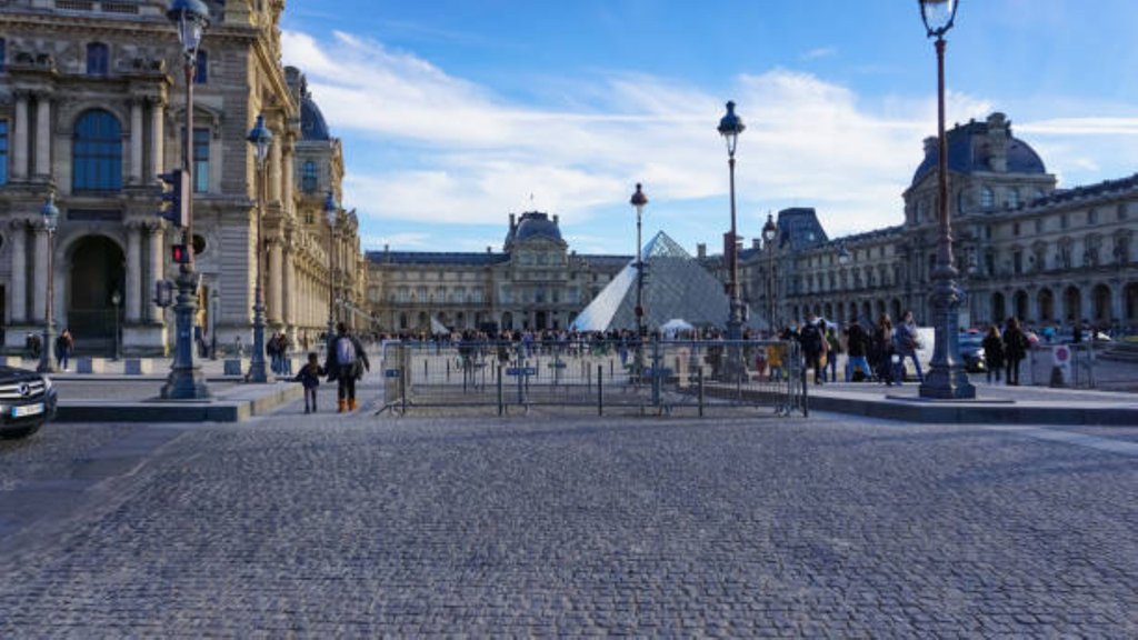 Louvre Museum