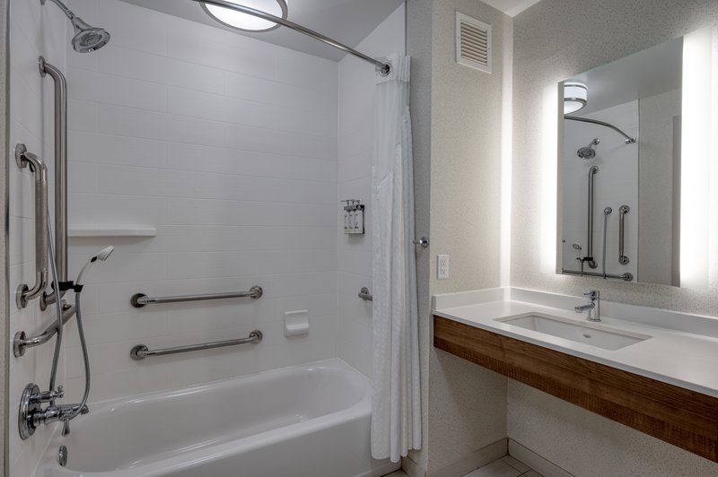HOLIDAY INN EXP RADCLIFF