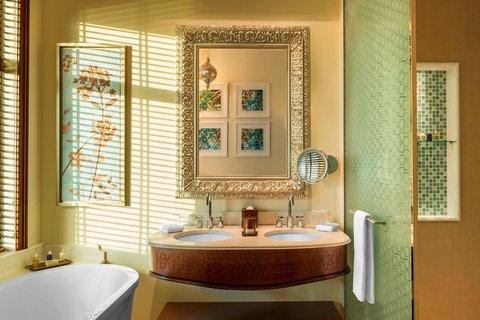 Deluxe Room - Bathroom