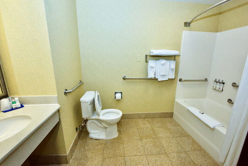 QUEEN HEAR MOBILITY ACCESSIBLE TUB NOSMK