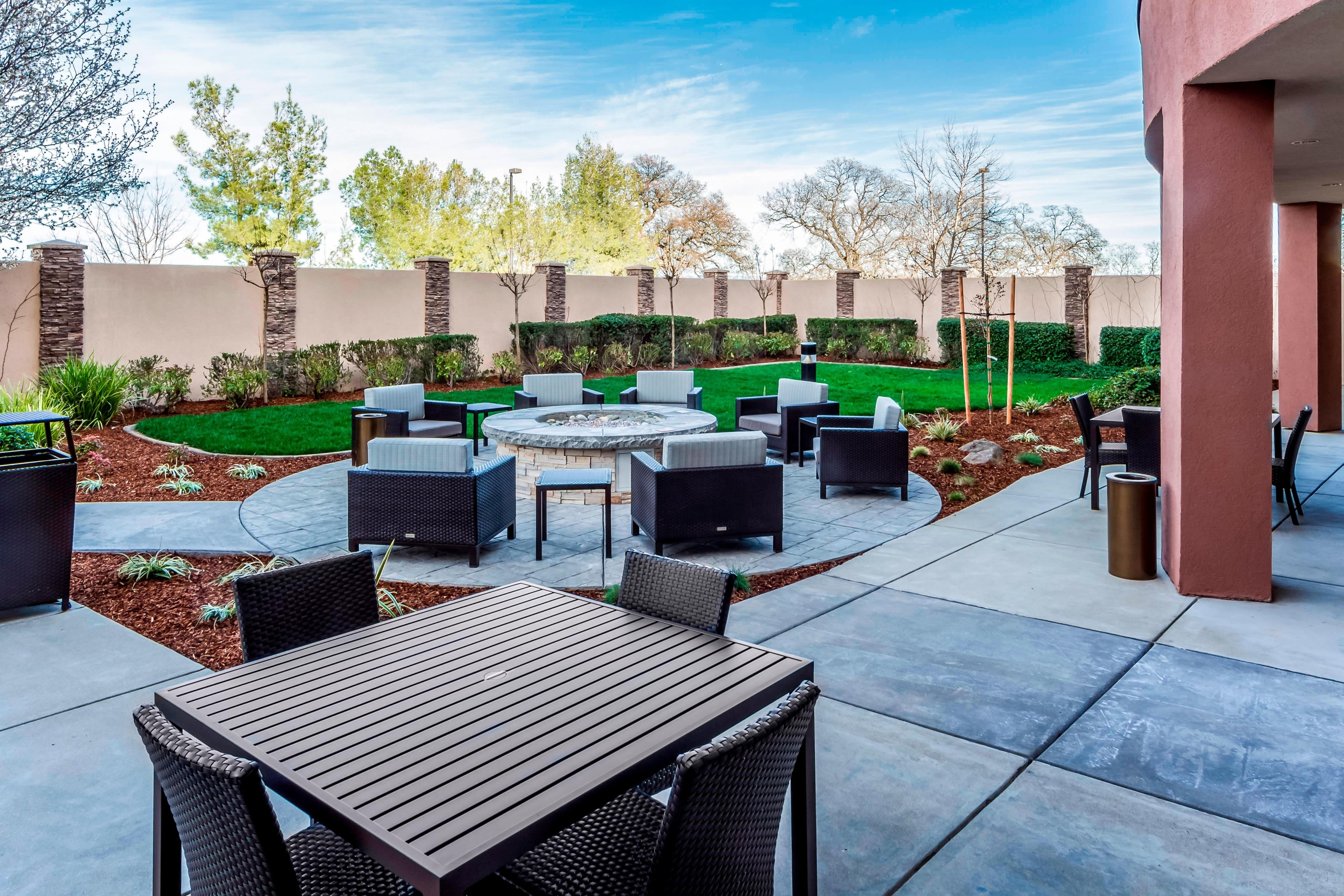 Courtyard Roseville Galleria Mall