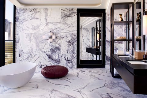 The Ritz-Carlton Suite Bathroom – Soaking Tub