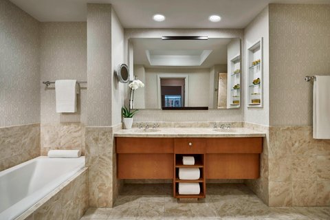 One-Bedroom Suite Bathroom