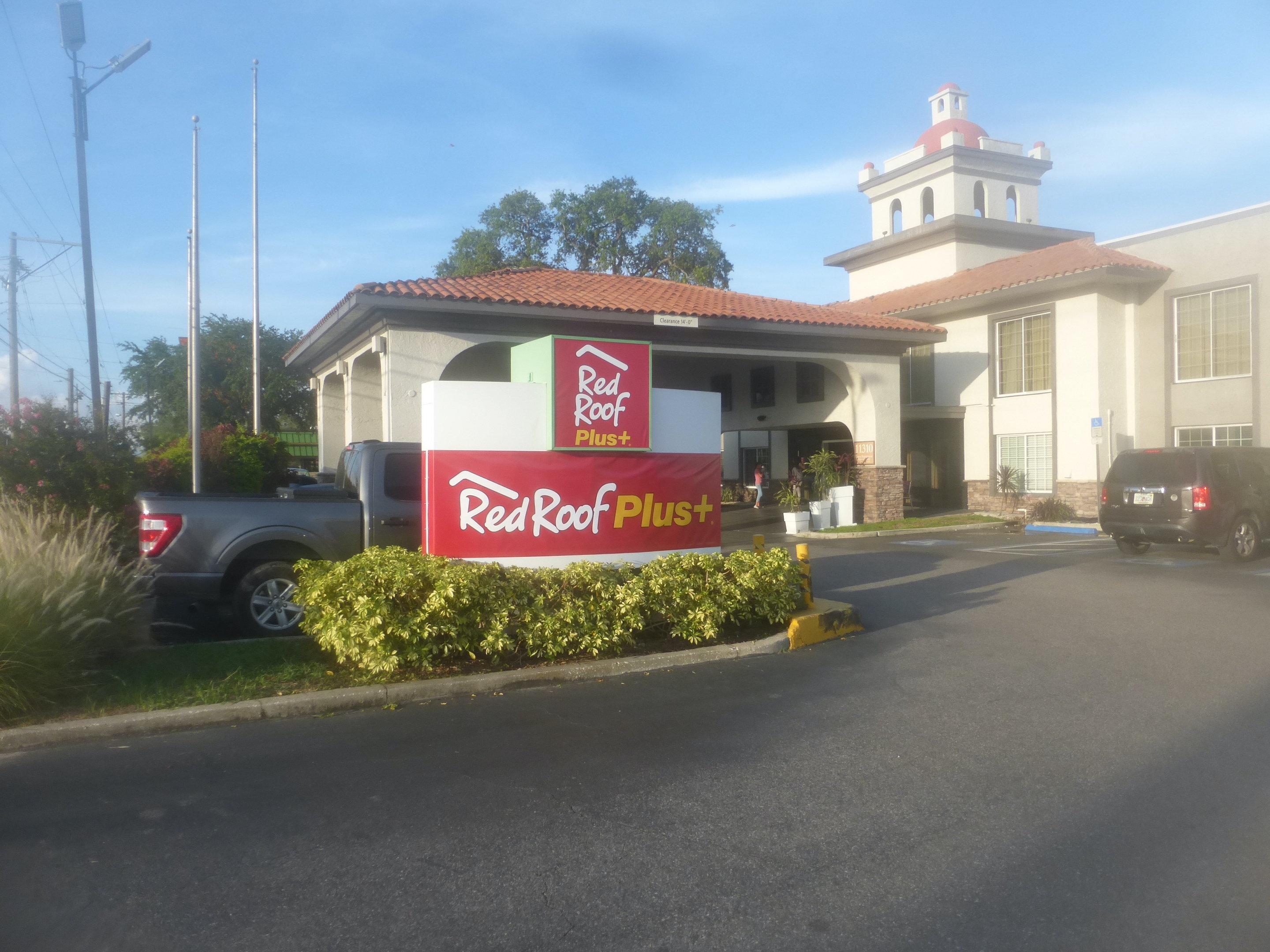 Red Roof PLUS+ & Suites Tampa