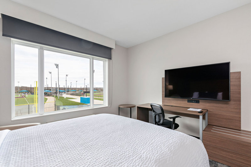 Holiday Inn Express Kansas City North – Parkville