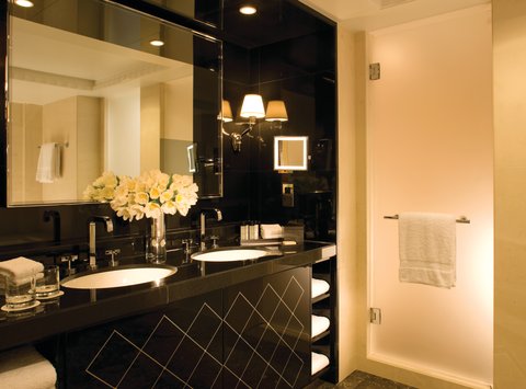 Park Suite Bathroom