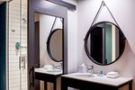 Skyview, Guest room, 1 King, Corner room
