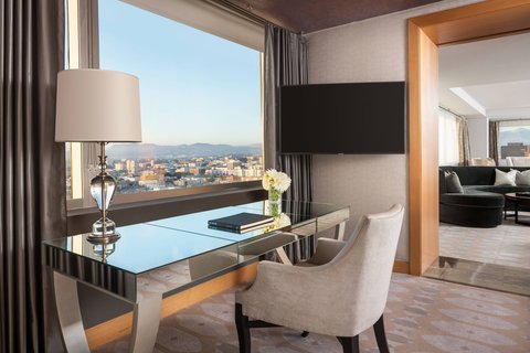 Ritz-Carlton Suite - Office