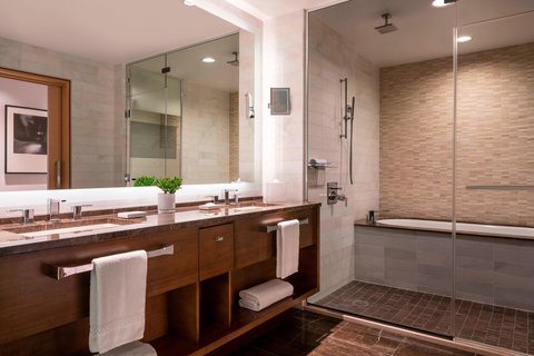 Executive Suite - Bathroom