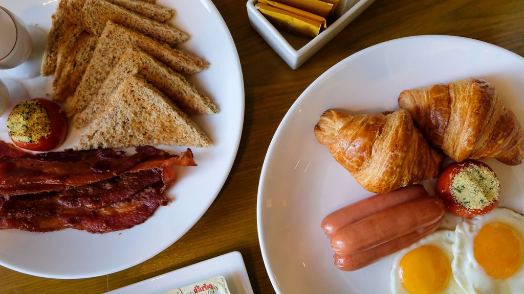 Holiday Inn & Suites Makati, an IHG Hotel - In-Room Dining