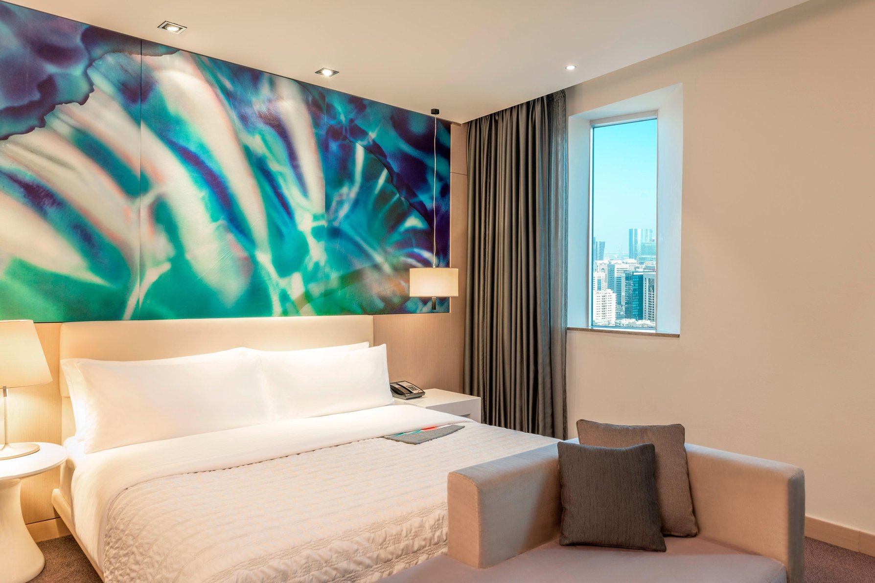 Le Royal Meridien Abu Dhabi Room Type - Corner City View, Guest room, 1 King, Corner room