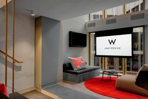 Marvelous Exchange Suite - Living Room