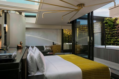 Fantastic Bank Suite