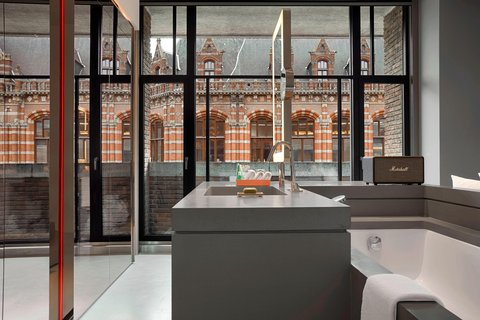 Bath in the Cool Corner Exchange Suite - Bathroom