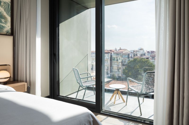 Premium Suite King Bed, City View, wBalcony