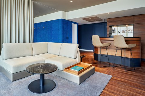 Lake Suite - Seating Area