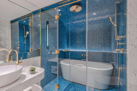 Baño de la habitación Loft con cama tamaño King