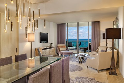 Deluxe Ocean View Suite - Living Room