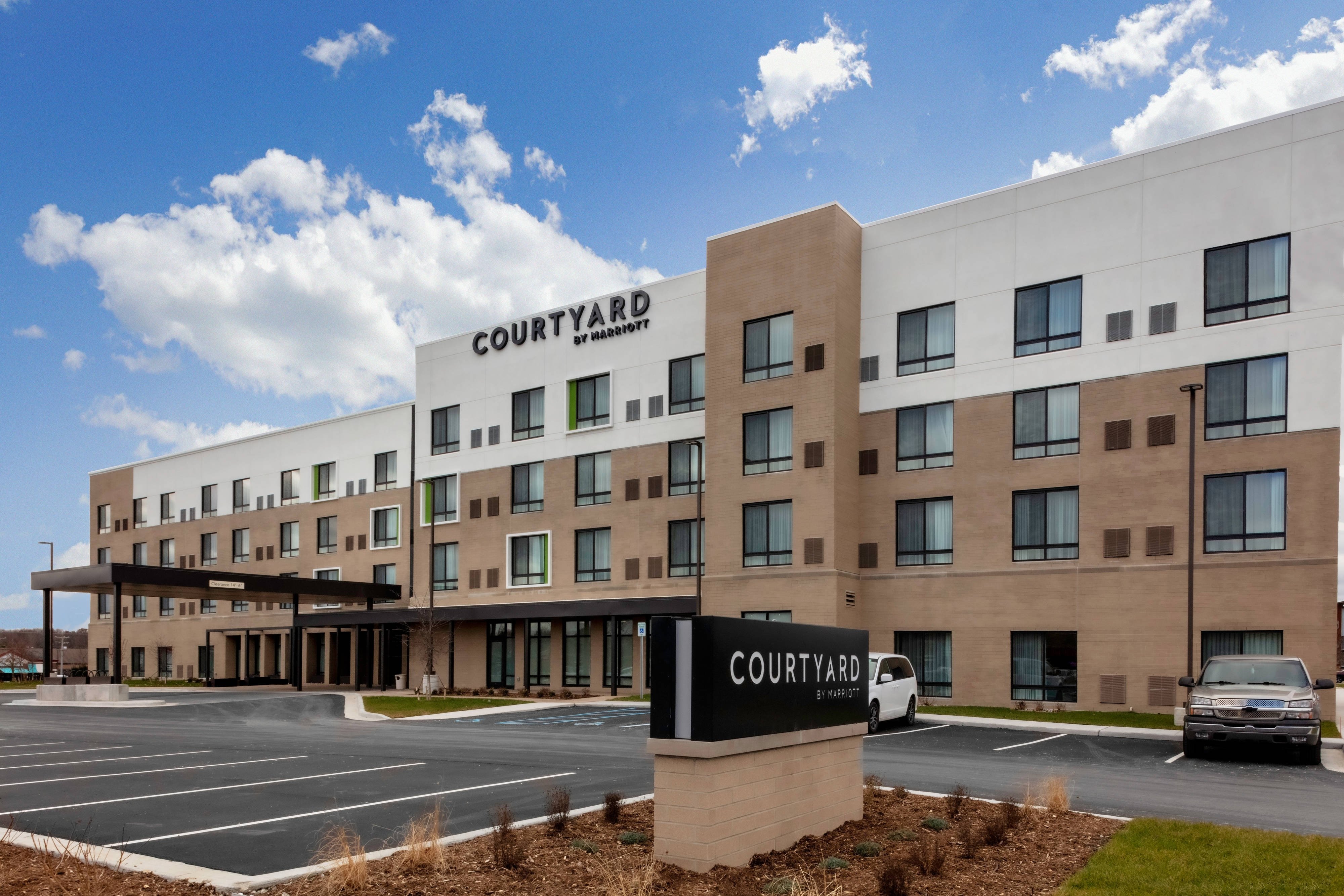 Courtyard East Lansing Okemos