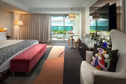 King Premier Guest Bedroom with Terrace