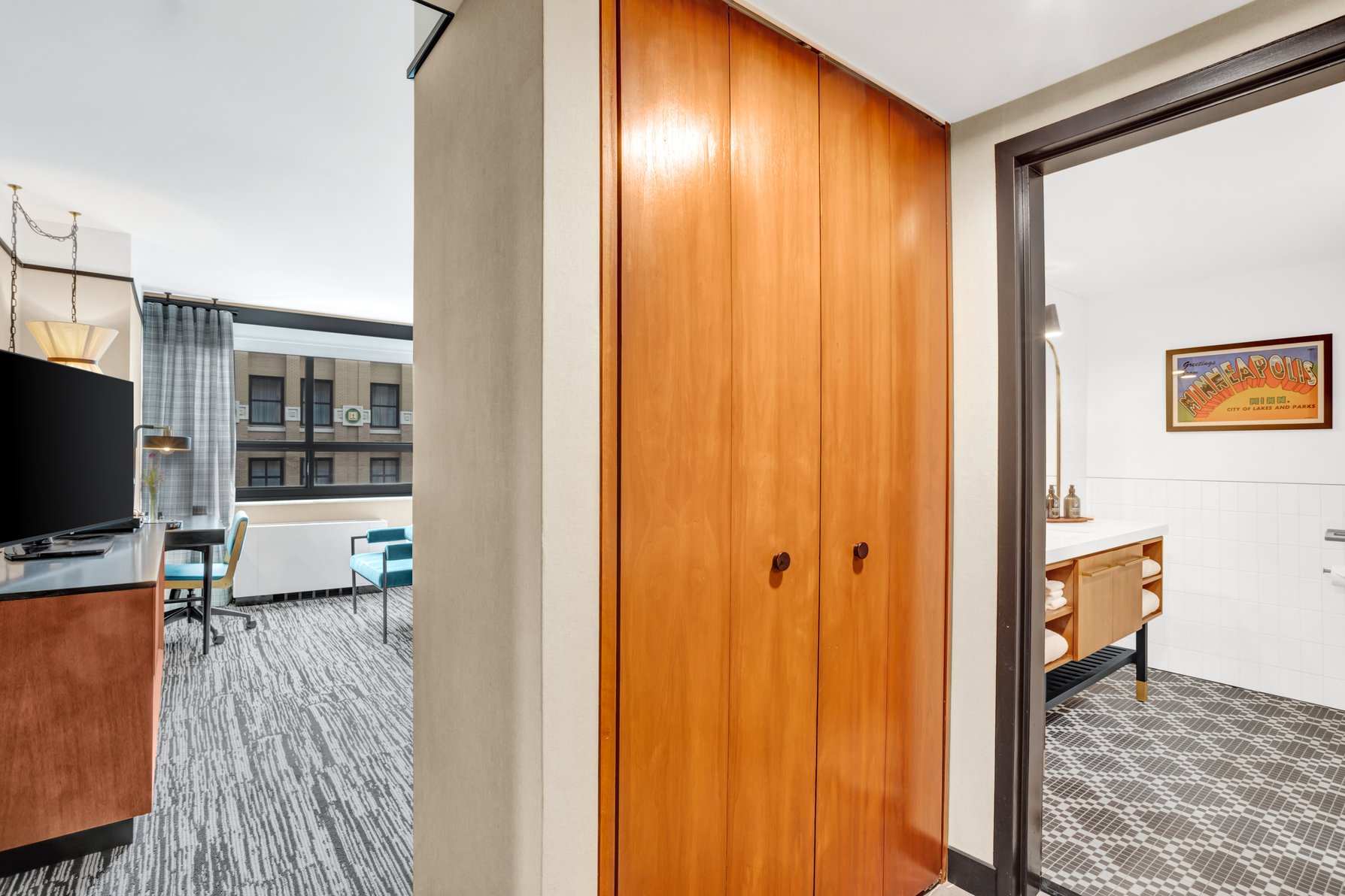 Hotel Indigo Minneapolis Downtown by IHG Room Type - 1 King Standard Communication Accessible